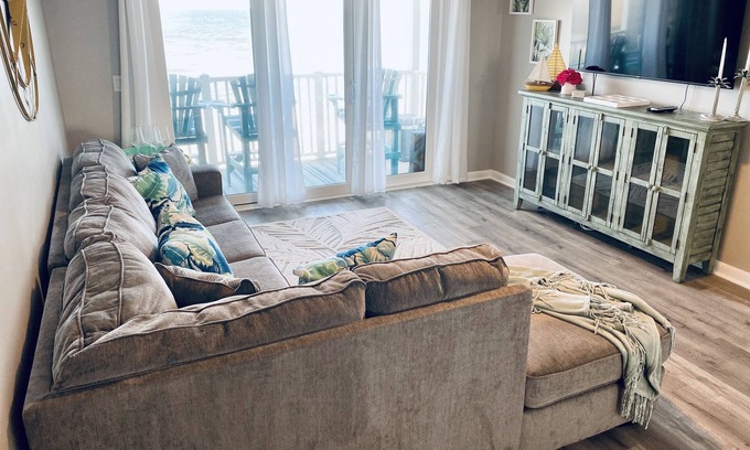 McCutcheon Field Condominio | Topsail Paradise-Self Check-in and Steps to Beach!