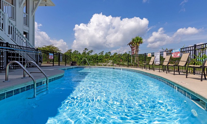 Sneads Ferry Hotel | Topsail Shores Inn