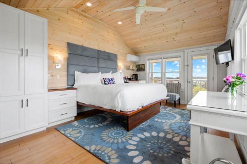 Boothbay Harbor Hotel | Topside Inn