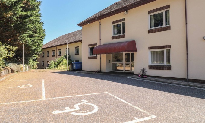 Kingsteignton Cabaña | TOR, pet friendly in Kingsteignton
