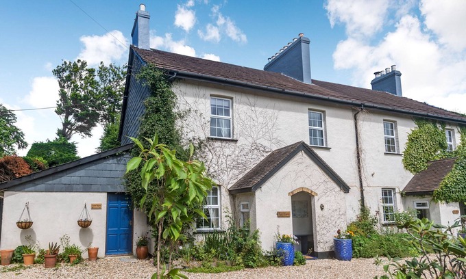Okehampton Cabaña | TOR VIEW @ FOURWINDS, pet friendly, with a garden in Okehampton