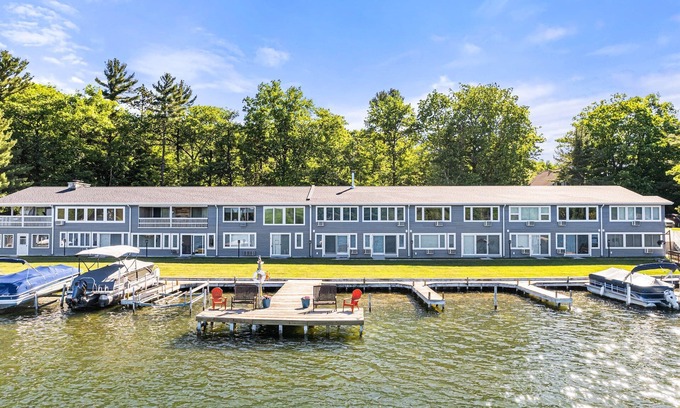 Clam River Condominio | Torch Lake, a Short Boat Ride Away from this Clam Lake Efficiency Condo