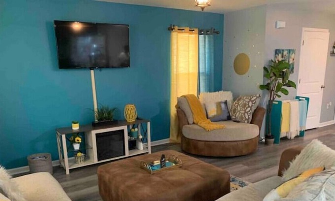 Milton Casa | Toria’s Place: Check in at 12pm. Spacious, with hot tub