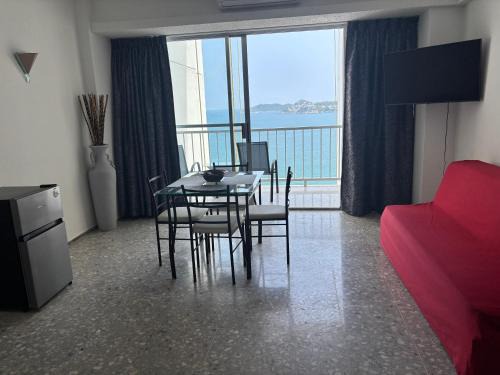 Club Deportivo Apartamento | Torres gemelas - Suite equipada con vista a la bahía