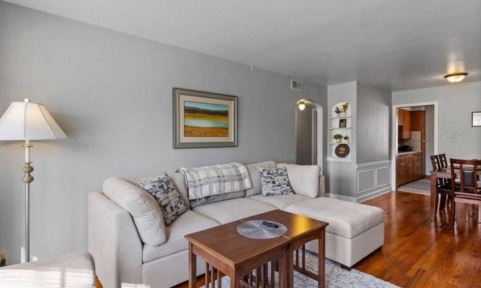 Washington Heights Apartamento | Tosa's Cozy Corner - Pet & Family Friendly, Walkable, Near Downtown Tosa & MKE!