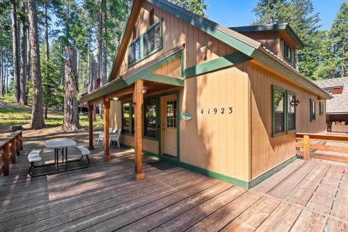 Shaver Lake Casa | Toste Cabin- Spacious 3br Cabin In East Village!