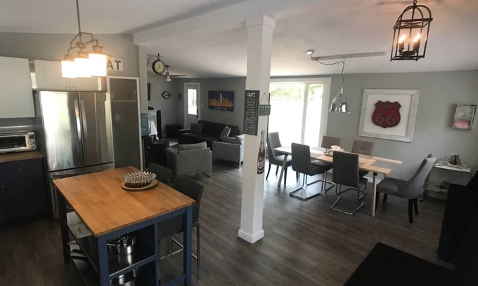 Sauble Beach Cabaña | Totalmente renovado Sauble Beach Home