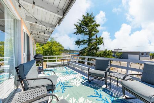 Coupeville Casa | Totally Beachin Getaway by AvantStay Waterfront