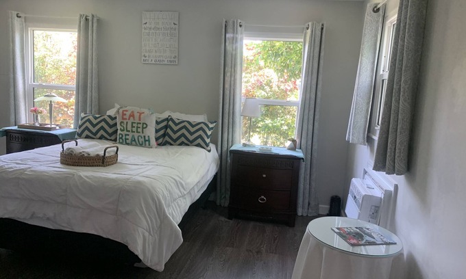 Garden Isles Apartamento | Totally Private Studio -- Private Entry -- Newly Renovated - fits 3 people
