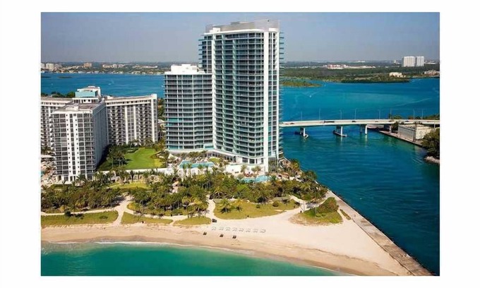 Bal Harbour Hotel | SOLO SUITE EN EL RITZ QUE HA SIDO TOTALMENTE ACTUALIZADO Y REFORMADO