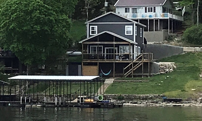 Barnett Casa | Totum Lake House - Family Getaway with Amazing Views