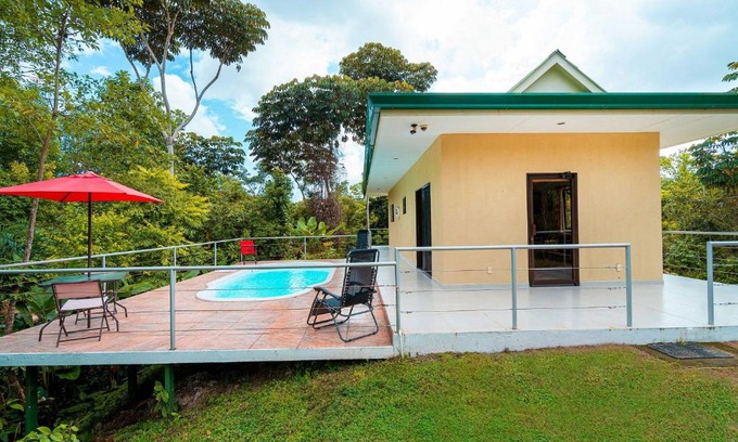 Parrita Casa | Toucan Villa Newer with WiFi & Pool - Digital Nomad Friendly