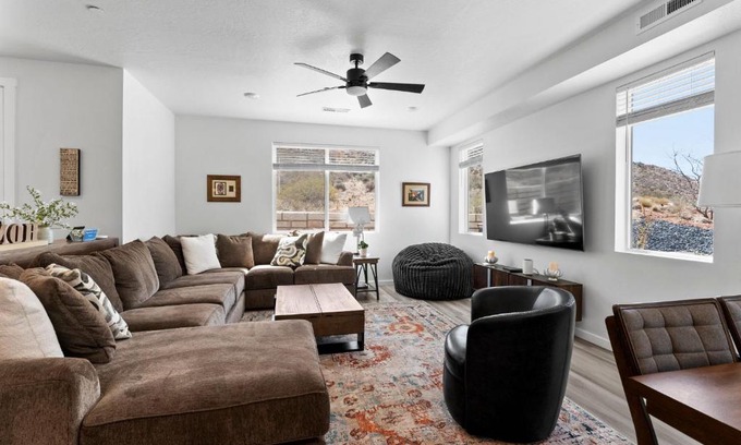 St. George Apartamento | Touch of Class - 5BR - Hot Tub & Near Zion