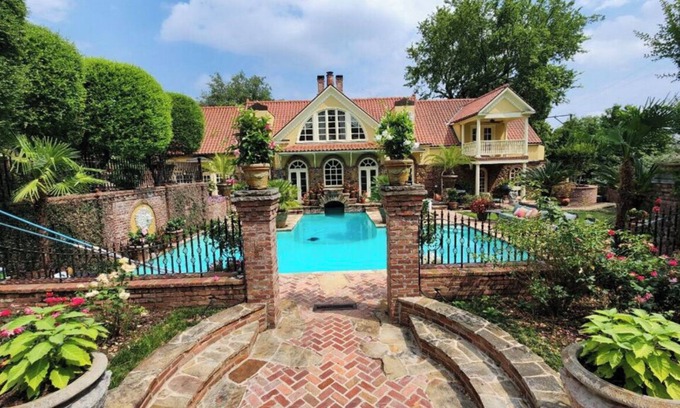 Hillcrest Casa | Touch of Tuscany with a pool, comfort, and style.