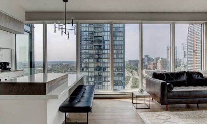 Ville-Marie Apartamento | Tour des Canadiens 2 | 28th floor with panoramic city view | 2 bdrms, 2 bathrms