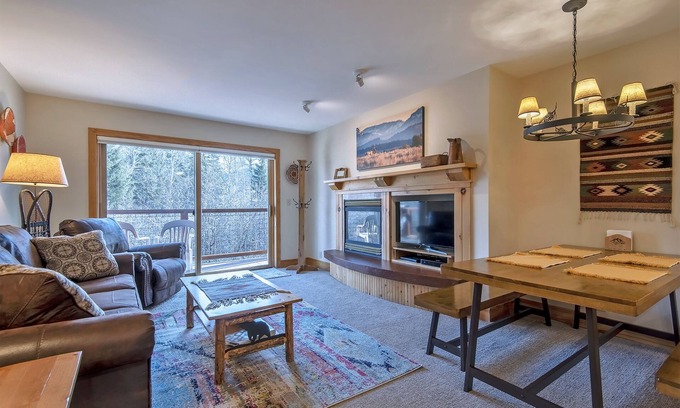 Driggs Condominio | Nueva cama King y muebles! ¡Jacuzzis! ¡15 minutos para Targhee! Shuttle de esquí! Limpiar