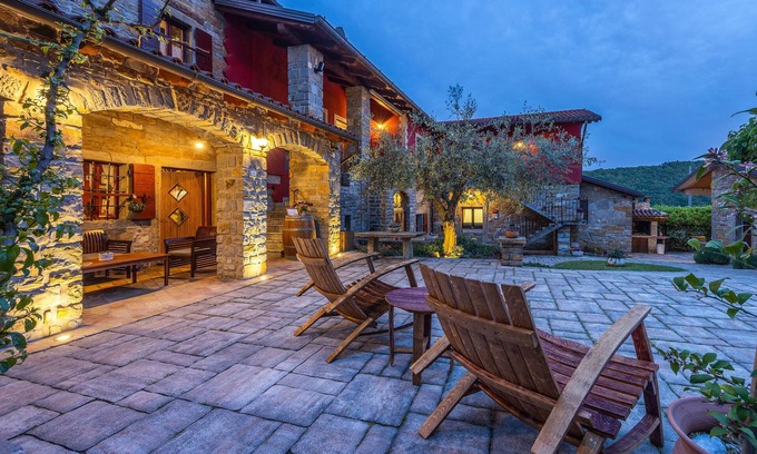 Koper Otro | Tourist farm RED FAIRYTALE