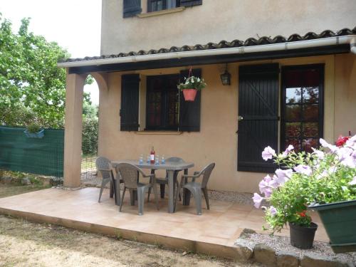 Vidauban Apartamento | tourist furniture garden level