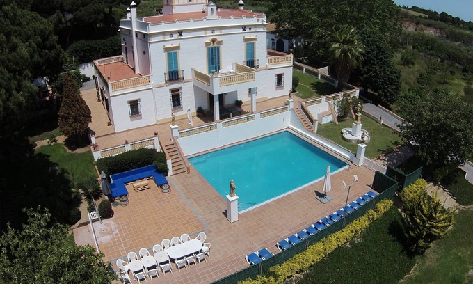 Arenys de Mar Villa | Villa turística con mucha personalidad y privacidad. Piscina, jardín, barbacoa