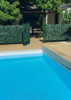 Saint-Avertin Chalet De Esquí | TourTour in the Loire Valley poolside Chalet