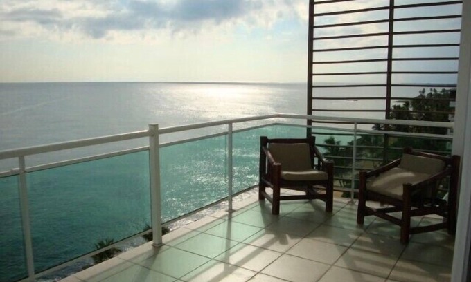 Juan Dolio - El Pueblo Condominio | Atabey II Torre - Casa, romántico, hermoso, frente al mar moderno, de lujo