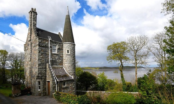 Sandyhills Casa | Tower Lodge