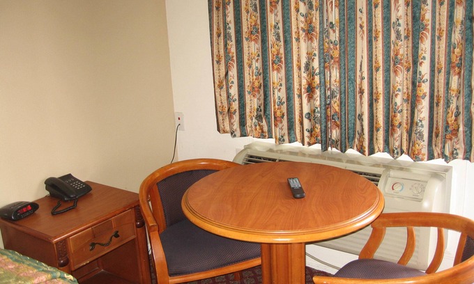 South Wrigley Hotel | Tower Motel Long Beach