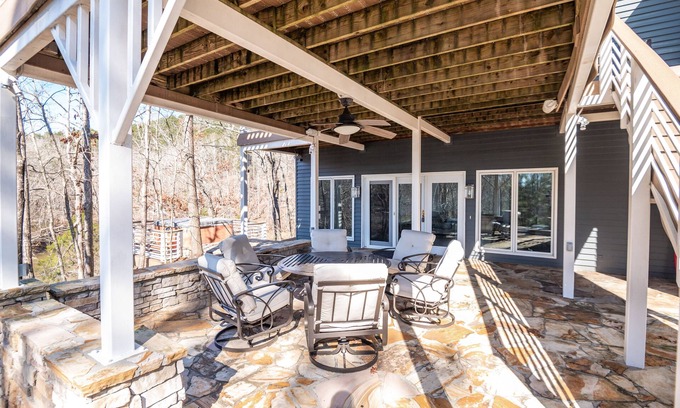 Jacksons' Gap Casa | Tower View: A Lakeside Haven