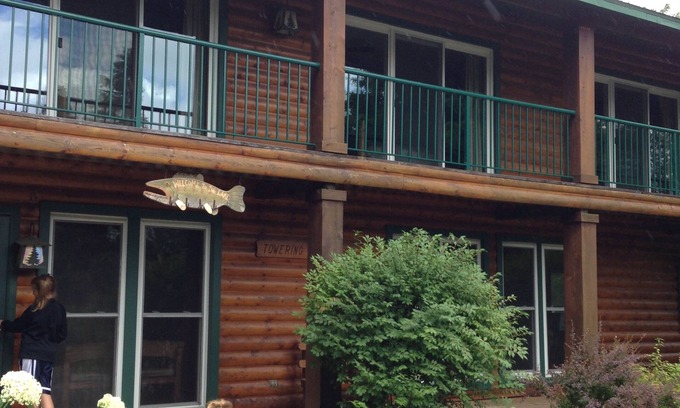 Birchwood Cabina | Towering Pine Cabin: Your Family’s Perfect Getaway