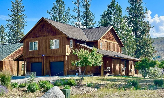 Winthrop Condominio | Towering Pines-Dog Friendly, Walk to Ski trail and Close to Town!