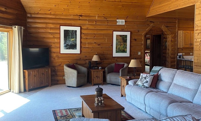 Wisconsin Dells Casa | Towering Pines Lodge: A Hidden Haven 10 Miles from Wisconsin Dells