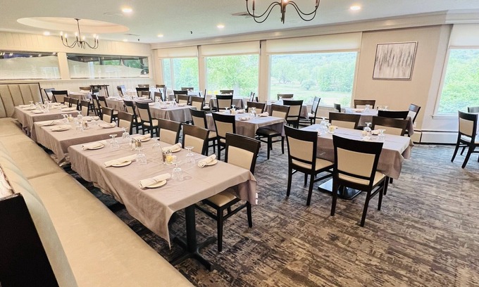 Gorham Hotel | Town and Country Inn & Resort