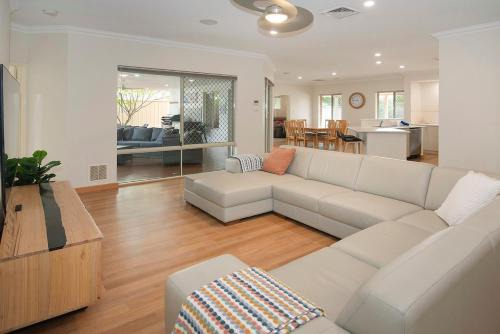 Busselton Casa | Town Central Entertainers Delight