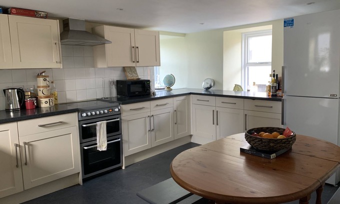 Langholm Apartamento | Town centre with cafe , hotels and shops on the doorstep