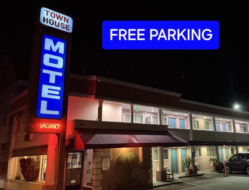 Marina District Hotel | Town House Motel