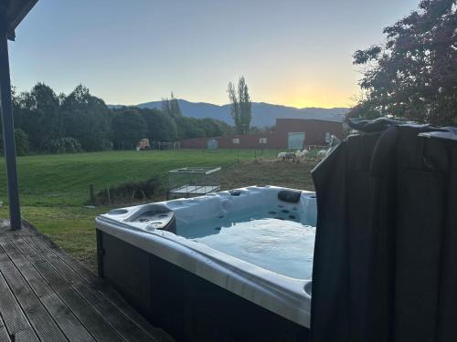 Takaka Casa | Town location, rural stay