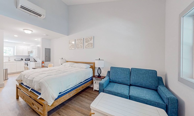 The Pines Casa | Town of Rehoboth Beach - Airy, walkable suite near the beach & boardwalk