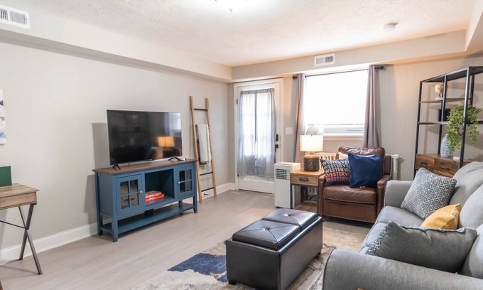 Westerville Casa | Townhome in downtown Westerville, walking distance to Otterbein