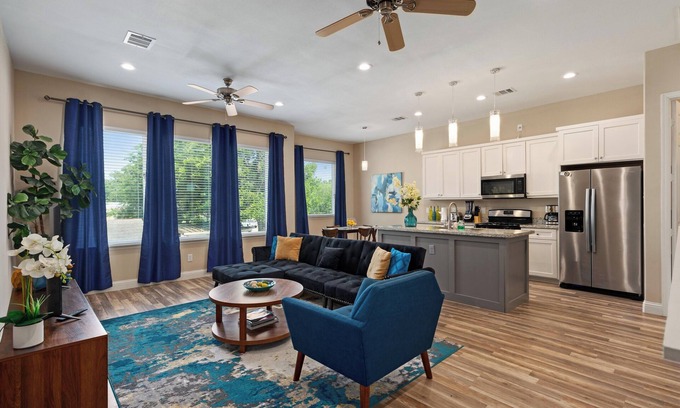Garden Oaks Casa | Casa de pueblo para estadías prolongadas (sin muebles o con muebles de alquiler)