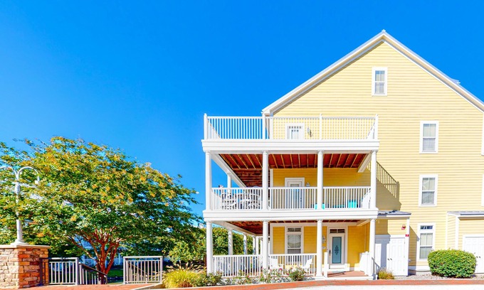 Sunset Island Casa | Townhome w/ Canal & Bay Views, 2 Wrap-Around Decks - Walk to Pools/Beach