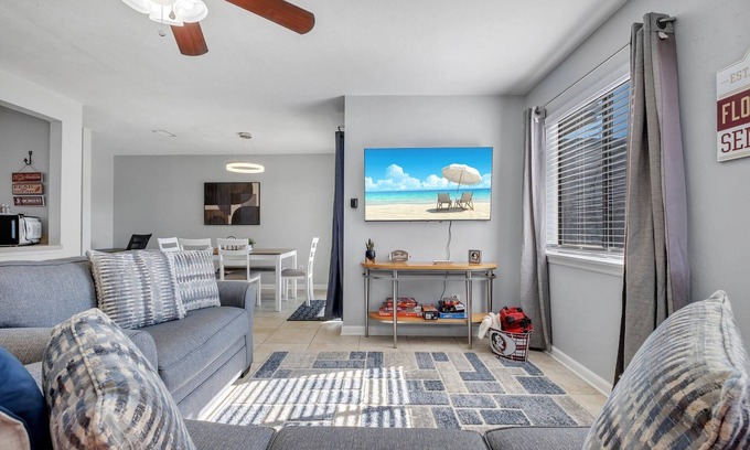 Tallahassee Casa | Townhome with 2 bedrooms and 2.5 bathrooms. Walking distance to FSU/DOAK.