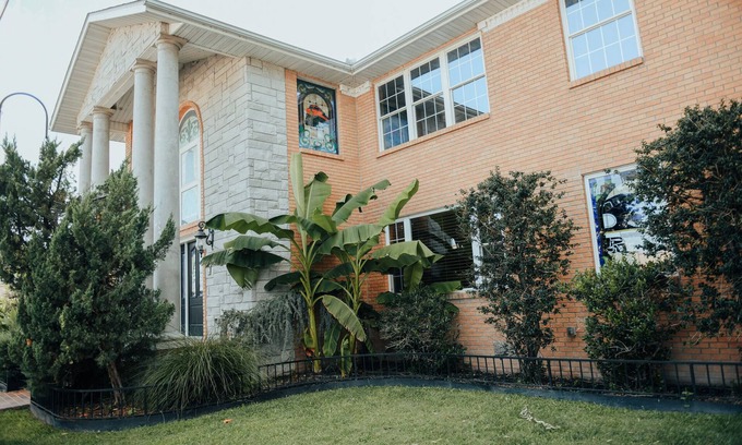 Joplin Casa | Townhome with Botanical Garden, Pond, Pool Access, Arcade, and Theater