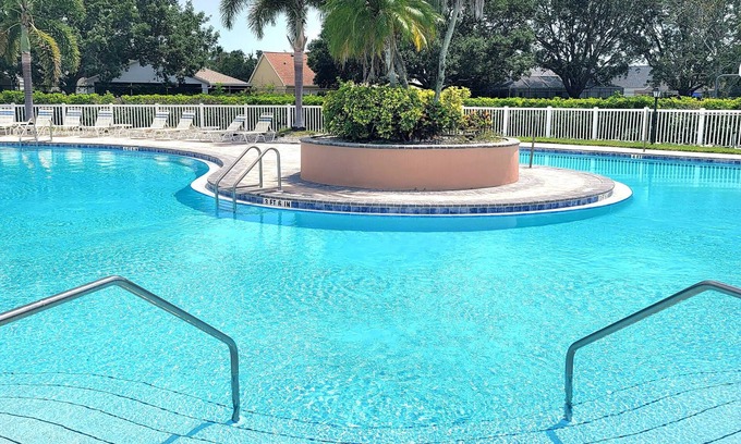 Sabal Harbour Casa | Townhome with Heated Pool, UTC mall, Fits 6, 2bd/2.5bath