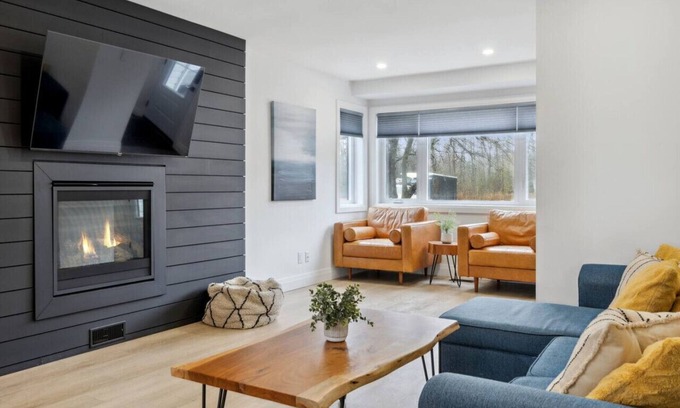 Collingwood Casa | Townhome with Private Hot Tub, 10 Mins to Village! - 161 Vacation Inn