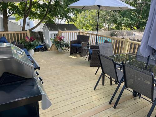 Newport East Apartamento | Townhouse Close to Downtown Newport & Beaches