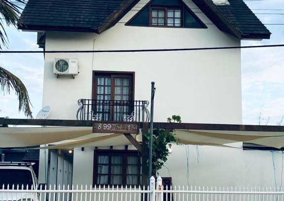Barra de Ibiraquera Apartamento | Townhouse composta por 4 triplex duas suítes a duas quadras do mar