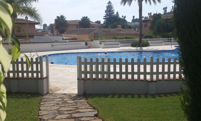 Estepona Chalet De Esquí | ADOSADO EN BAHÍA DE ESTEPONA