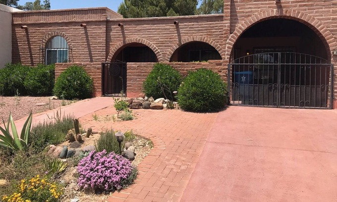 Country Club Estates Casa | Townhouse located on the last hole of golf course minutes from the clubhouse