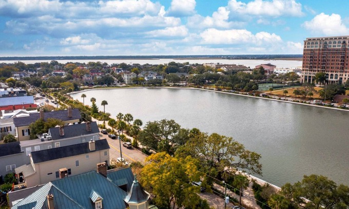 South of Broad Casa | Distrito histórico de Charleston en el lago Colonial, cerca de la batería