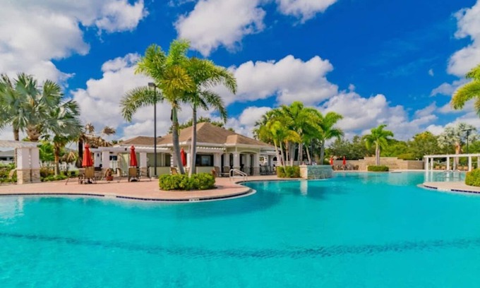 Riverview Casa | Townhouse Retreat! Free Wifi & AC in Riverview - Entire Unit Price